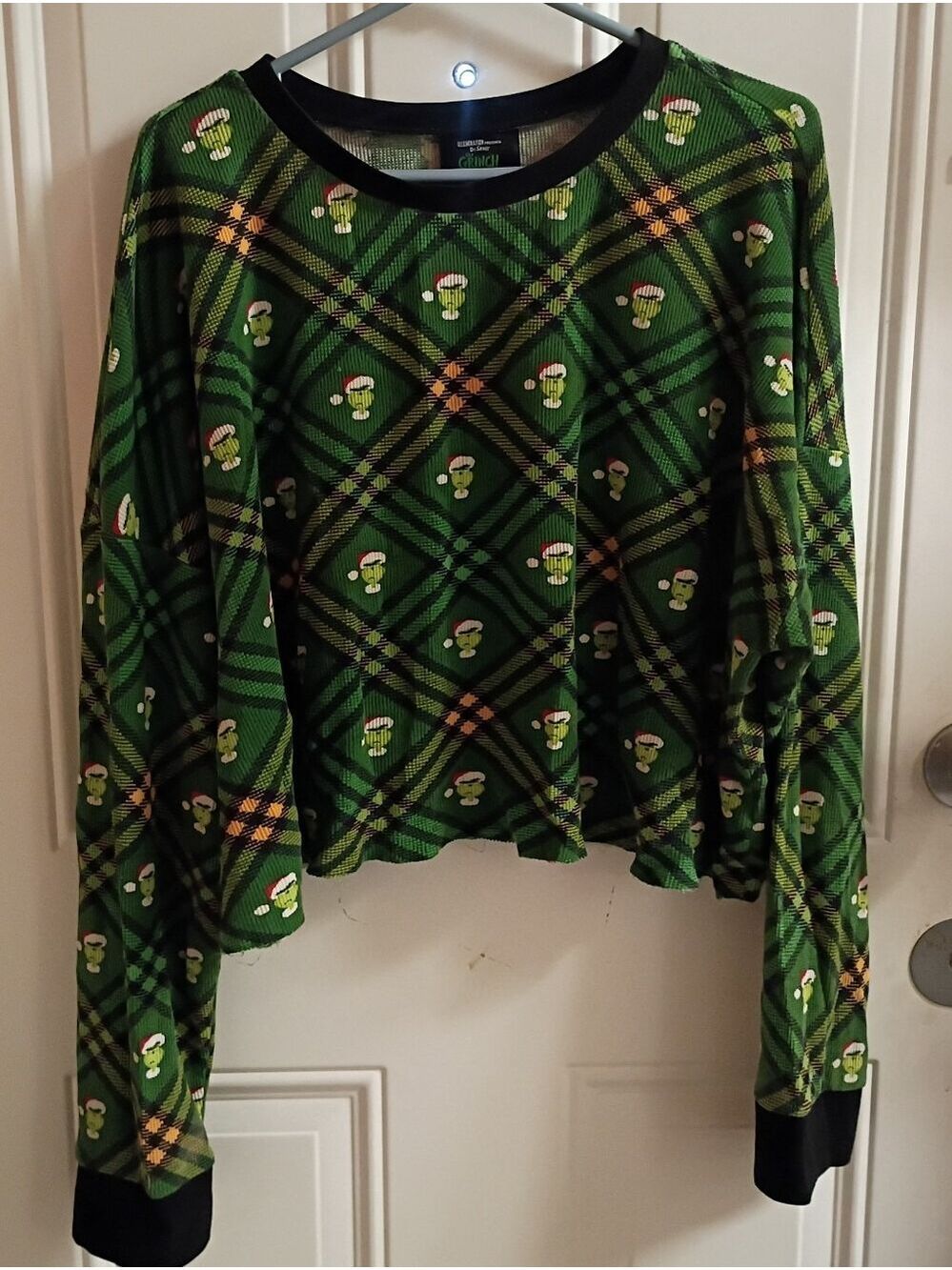 2/$10 Forever 21 X The Grinch Long Sleeve Top Size 3X